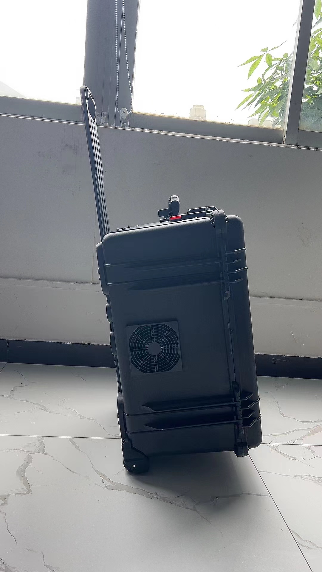 奉新手拉箱型移动通信干扰器